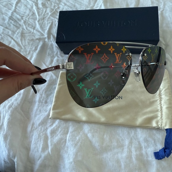 LOUIS VUITTON Rainbow Silveryone Metal Clockwise Monogram Sunglasses - Z1595W - Picture 6 of 9